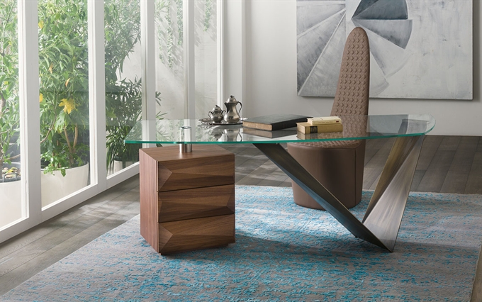 scrivania in acciaio e vetro