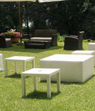 Cubi pouf e tavolini bassi bianchi